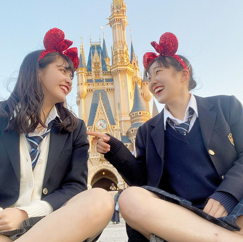 【制服ディズニー】かわいいコーデはズバリ、コレだ！アオハルなディズニーの楽しみ方