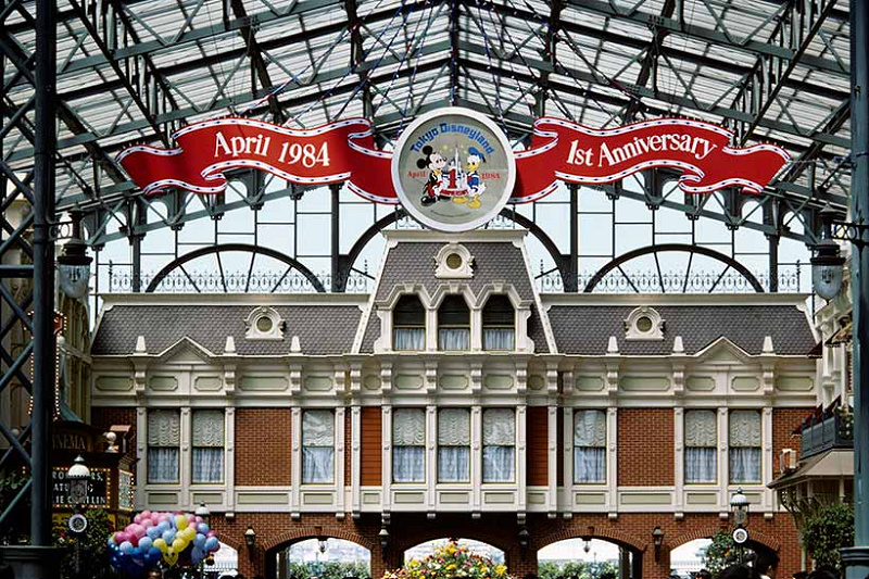 東京ディズニーリゾートの歴代周年グッズをご紹介！懐かしのあのアイテムまで、周年ごとの特徴まとめ