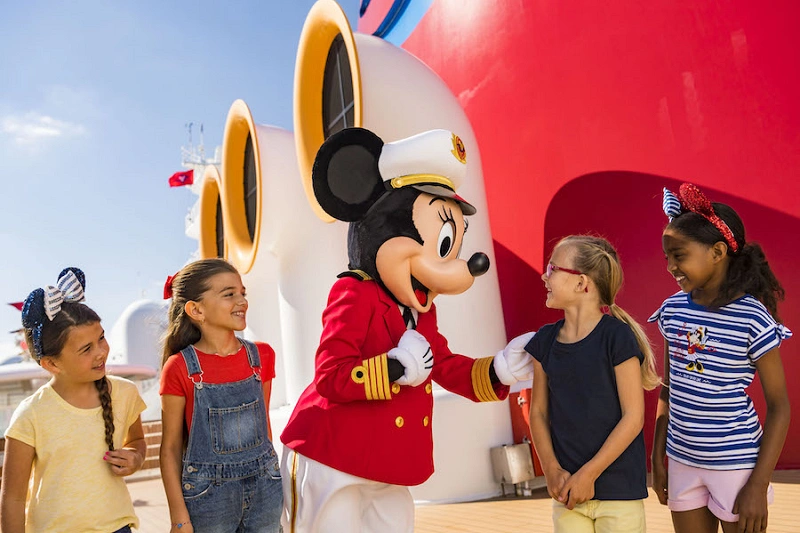 captain-minnie-mouse-j60502.webp