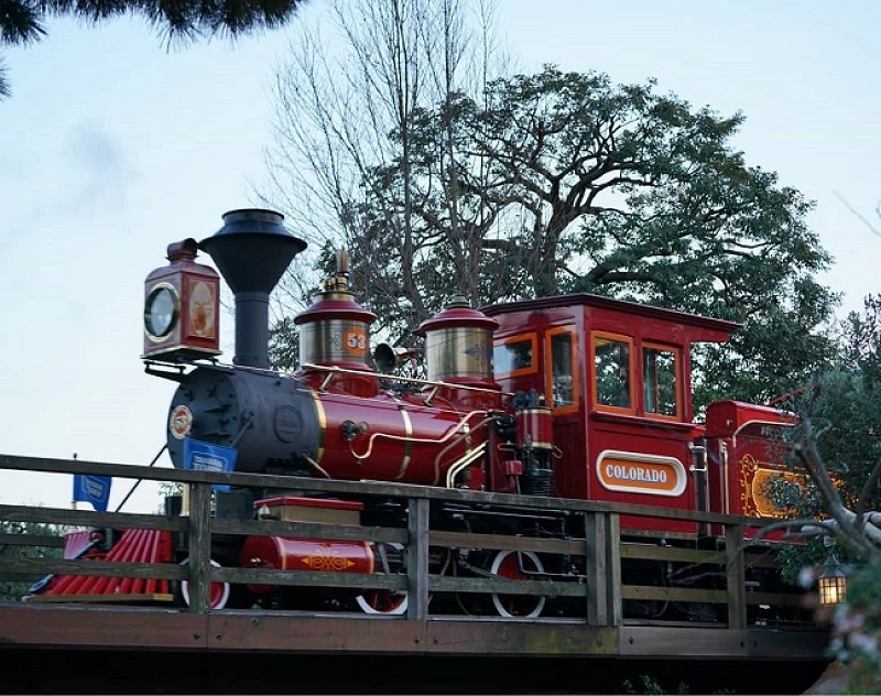 待ち時間も】ウエスタンリバー鉄道徹底解説！最後の恐竜に注意！アナウンスの声は誰？