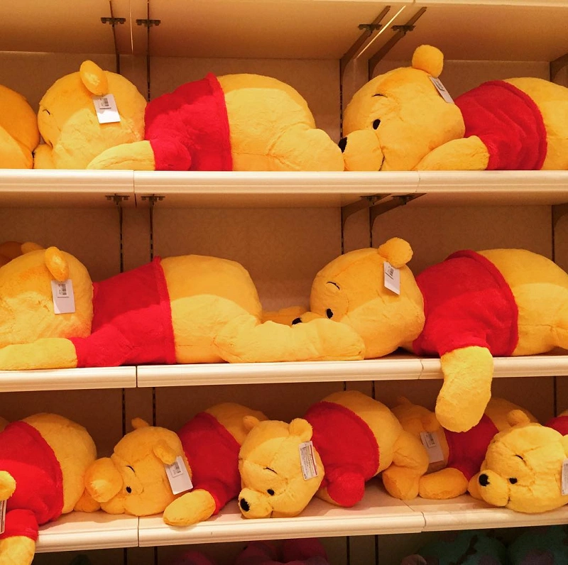 ディズニー　キャストコスチューム　ピン ディズニーキャストのバッジ】胸元に輝くキャストピンとは