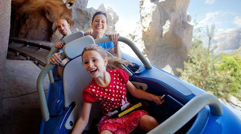 【海外Disney限定】 マッターホルンボブスレー　イエティ　ピンバッジ 海外Disney限定】 マッターホルンボブスレー イエティ