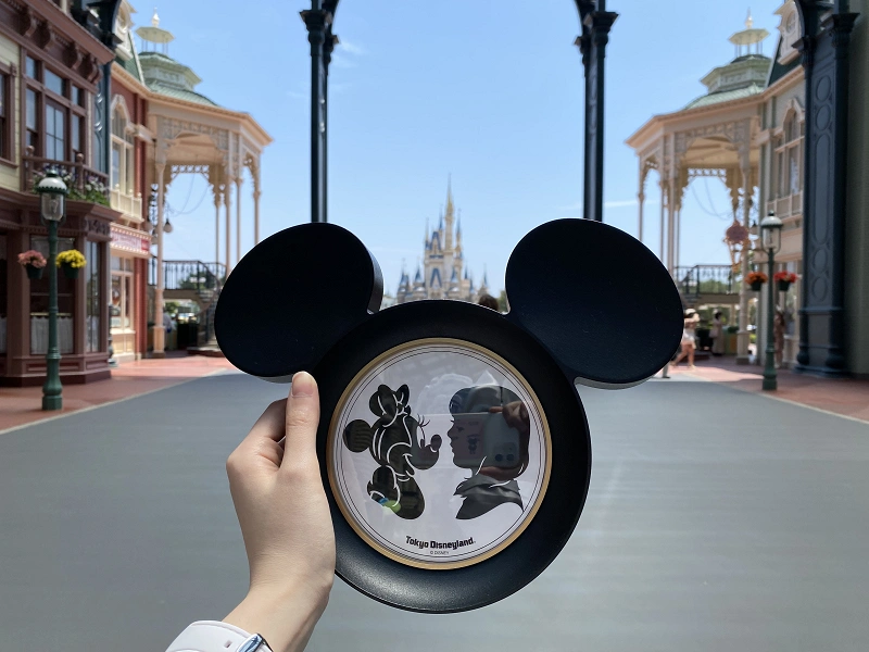 東京ディズニーリゾート 35周年額装品 シルエットスタジオ シルエットスタジオ】ディズニーの切り絵専門店の値段、場所、待ち時間