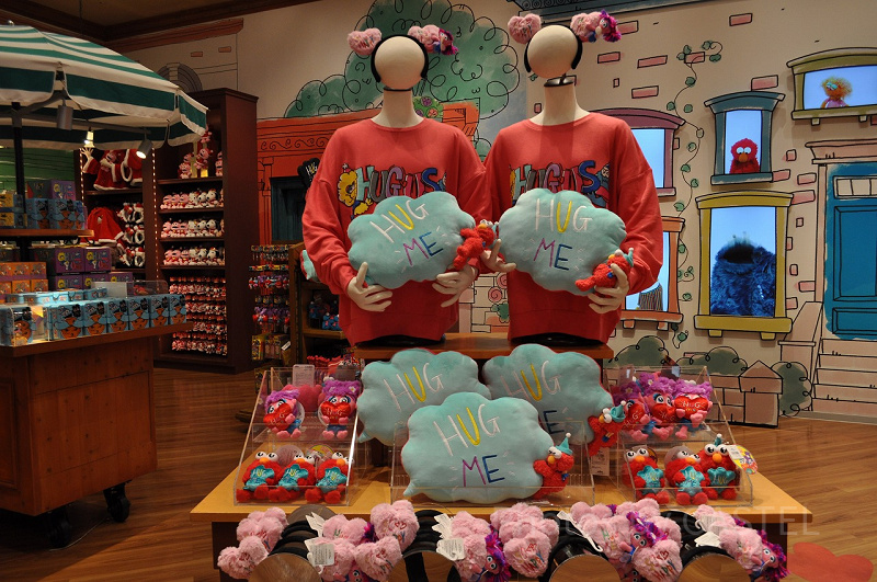 2019冬】11/1（金）発売！USJのセサミストリートグッズ「HUG ME!! HUG US