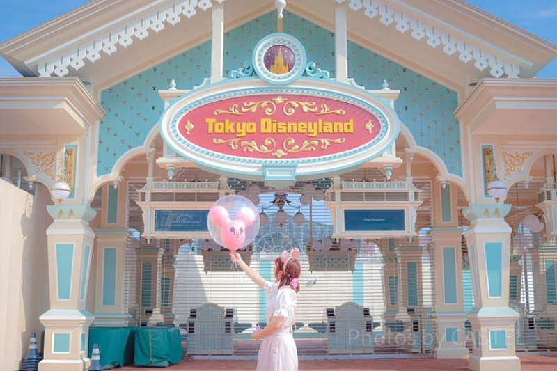 【ディズニーランドの入口】舞浜駅からのルートや混雑回避の近道も！