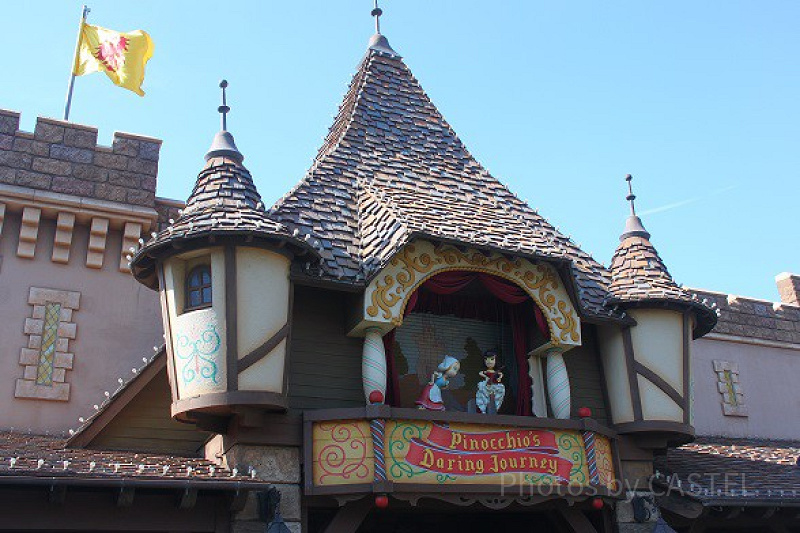 【ピノキオの冒険旅行】ディズニーランドのアトラクション！おもしろ演出・ストーリー・怖さレベルを解説！