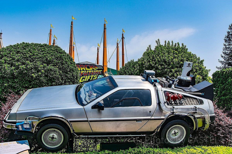 2026年USJで復活！『バック・トゥ・ザ・フューチャー』の車“デロリアン”とは？USJ25周年イベントで展示、グッズ展開も