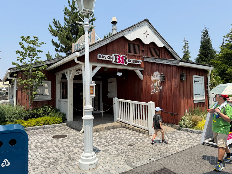 【ユニバのアイス屋】アミティ・アイスクリームを解説！サーティワンの味をUSJで！メニューや店内も紹介！