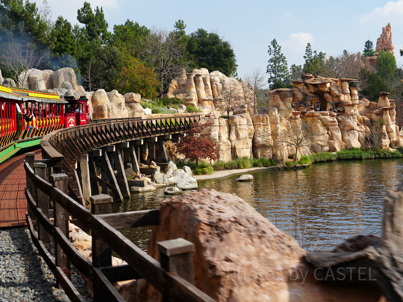 【2026】アナハイムディズニーおすすめスポットまとめ！アトラクション・ショーパレード・フードなど！