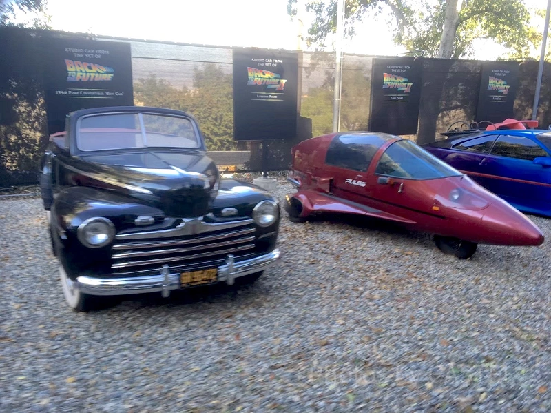 デロリアン】バックトゥザフューチャーに登場する車を紹介！夢の