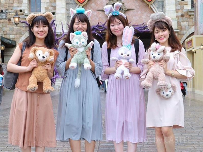 【4人向け】ディズニーお揃いコーデ20選！春夏秋冬季節別に5通りのコーディネートを！