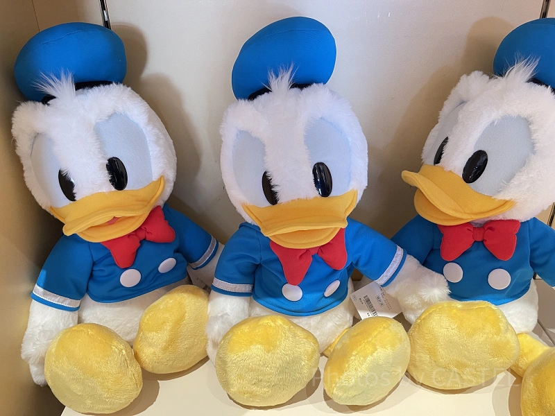ディズニーで買えるドナルドグッズまとめ！ぬいぐるみやファンキャップ