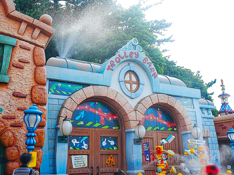 【2025夏】びしょ濡れトゥーンタウンはどれくらい濡れる？ディズニーの水遊びスポットがパワーアップ！