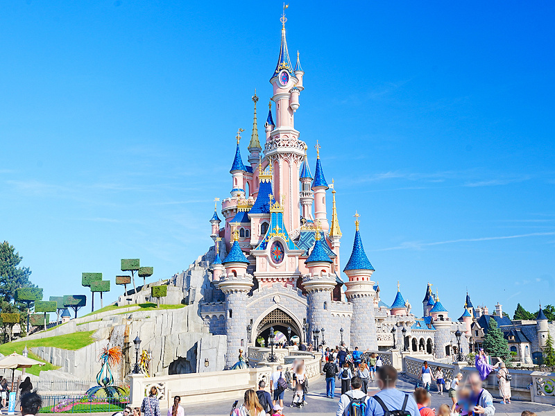 【2026】パリディズニーのアトラクション一覧！2パーク全てのアトラクションを網羅！身長制限、混雑度、プレミアアクセス情報も