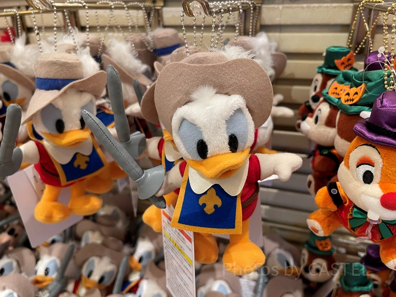 plush-badge-three-musketeers-