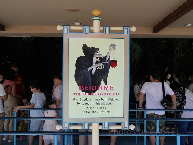 sign-in-front-of-attraction-