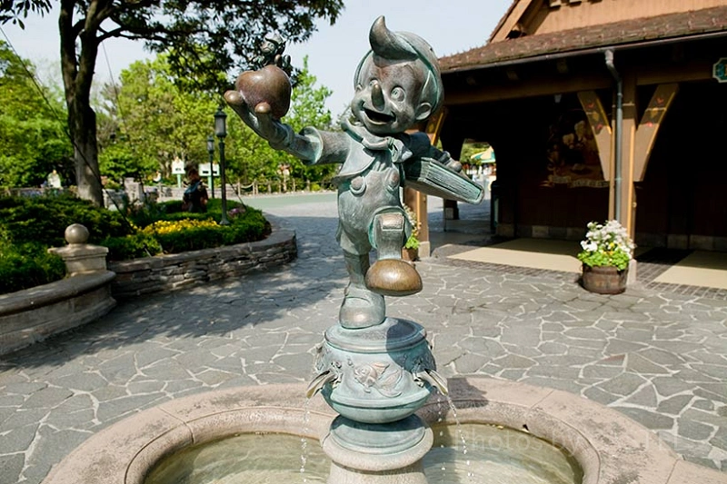 東京ディズニーランド ピノキオ ガラス瓶 1983年 ピノキオの名曲「星に願いを」を徹底解説！作曲者やパークで聞ける場所