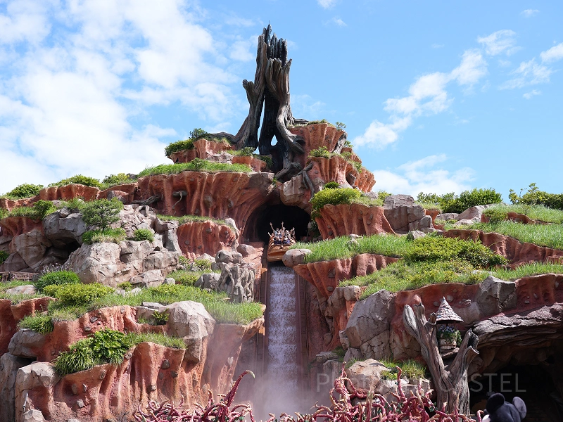 海外】スプラッシュ・マウンテンが『プリンセスと魔法のキス』テーマに