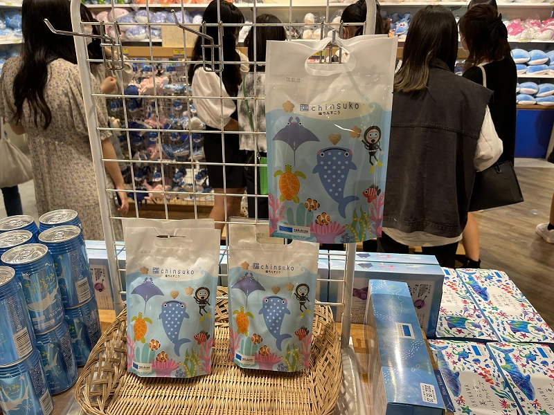 美ら海水族館のお土産30選！販売場所やTシャツ、ぬいぐるみ、雑貨、お菓子など人気のジンベエザメグッズもご紹介