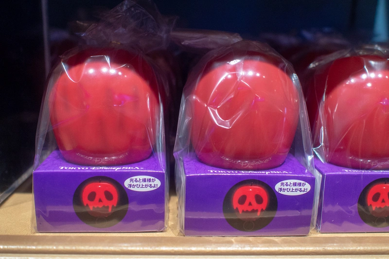 白雪姫の魔女 名前の秘密 グリム童話の違いまとめ グッズやディズニーで会える場所も