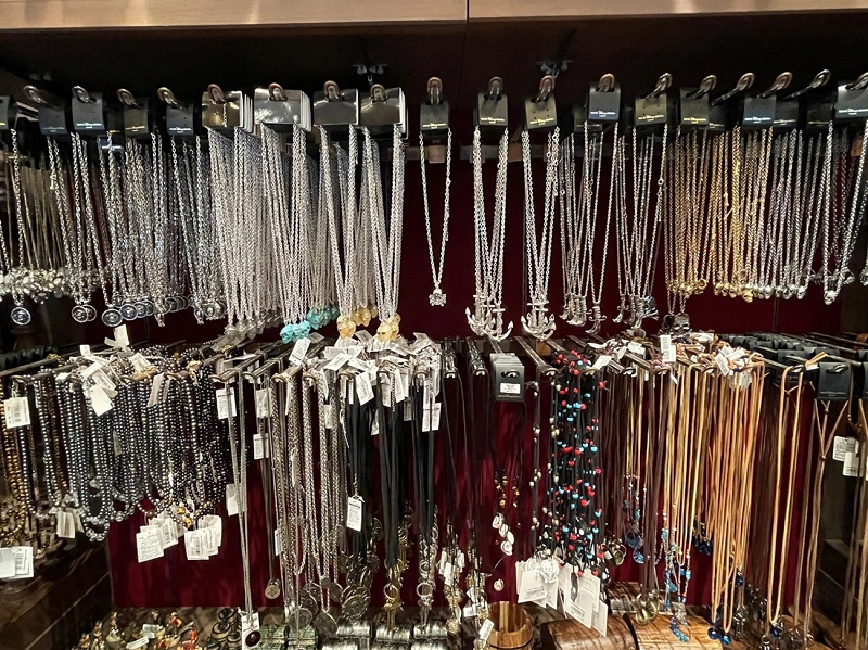 海賊 パイレーツ オブ カリビアングッズ選 ディズニーで買えるお土産まとめ