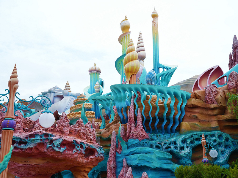 東京ディスニーシーに位置するマーメイドラグーンの建築デザインに 影響を及ぼした建築家は誰 キャステル Castel ディズニー情報