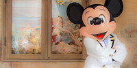 白い服や帽子を身に着けているディズニーキャラクター| キャステル | CASTEL ディズニー情報