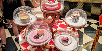 クイーン・オブ・ハートのバンケットホールのケーキ| キャステル | CASTEL ディズニー情報