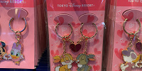 とんすけ＆ミスバニーキスペアキーチェーン| キャステル | CASTEL ディズニー情報