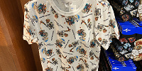 【蒼世ネコシリーズ】のオトモアイルー総柄Tシャツ| キャステル | CASTEL ディズニー情報