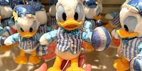 ドナルドぬいぐるみバッジ（2022年ディズニーイースターグッズ）| キャステル | CASTEL ディズニー情報