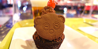 ハピネス・カフェ：ティムのチョコレートケーキ| キャステル | CASTEL ディズニー情報