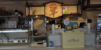 アミティアイスクリーム店内| キャステル | CASTEL ディズニー情報