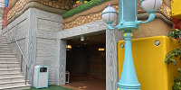 USJモバイルバッテリーレンタルサービス：キノピオ・カフェ横のトイレ入り口| キャステル | CASTEL ディズニー情報