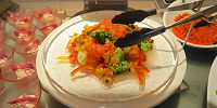 スモークサーモンと彩り野菜のサラダ| キャステル | CASTEL ディズニー情報