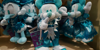 ミッキーゴーストぬいぐるみバッジ（2022年ディズニーハロウィングッズ）| キャステル | CASTEL ディズニー情報