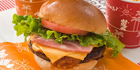 ハンバーガー&サンドイッチ特集：BLTチーズバーガー セット| キャステル | CASTEL ディズニー情報