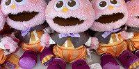ユニバハロウィン2022グッズ：モッピーぬいぐるみ| キャステル | CASTEL ディズニー情報