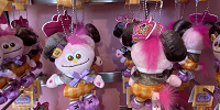 ユニバハロウィン2022グッズ：モッピーのぬいぐるみキーチェーン| キャステル | CASTEL ディズニー情報