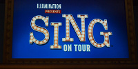 USJアトラクション：SING ON TOURの看板| キャステル | CASTEL ディズニー情報