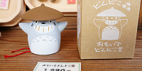 どんどこ売店で売っているトトロの置物| キャステル | CASTEL ディズニー情報