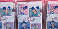 ディズニーSWEET TIMESグッズ：ポストカード4枚、クリアホルダー付き| キャステル | CASTEL ディズニー情報