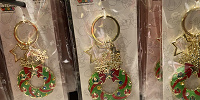 パワーアップアイテムのキーチェーン（クリスマスリース）／USJクリスマスグッズ 2022| キャステル | CASTEL ディズニー情報