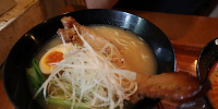 ディズニーランド食べ物：ブラックペッパーポーク麺| キャステル | CASTEL ディズニー情報