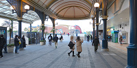 12月ディズニーランド混雑レポ：舞浜駅改札前| キャステル | CASTEL ディズニー情報