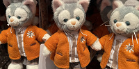 ぬいぐるみバッジ（ダッフィー＆フレンズのオータム・ストーリーブックグッズ）| キャステル | CASTEL ディズニー情報
