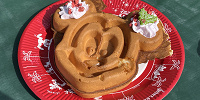 【2023】ディズニークリスマスフード一覧！食べ歩きフードから冬ならではの特別なコースメニューも！