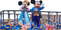 ファンタジースプリングスをイメージしたコスチュームを着たミッキーとミニー| キャステル | CASTEL ディズニー情報