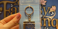 キーチェーン（ファンタジースプリングスグッズ）| キャステル | CASTEL ディズニー情報