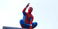 アベンジャーズ・キャンパス内で会えるスパイダーマン(パリディズニー)| キャステル | CASTEL ディズニー情報